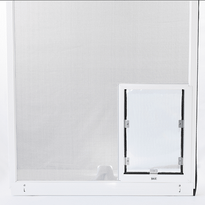 Hale Screen Model - lifestyle view